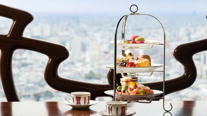 スカイラウンジ＆ダイニング「アーティスト カフェ」