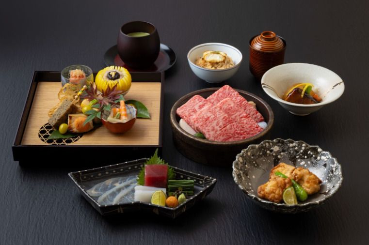 一人ひと鍋　黒毛和牛すき焼きとふぐ会席　13,200円