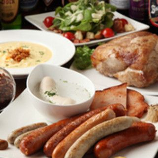 自家製ソーセージとオクトーバーフェスト名物の丸鶏を堪能！バイエルンコース