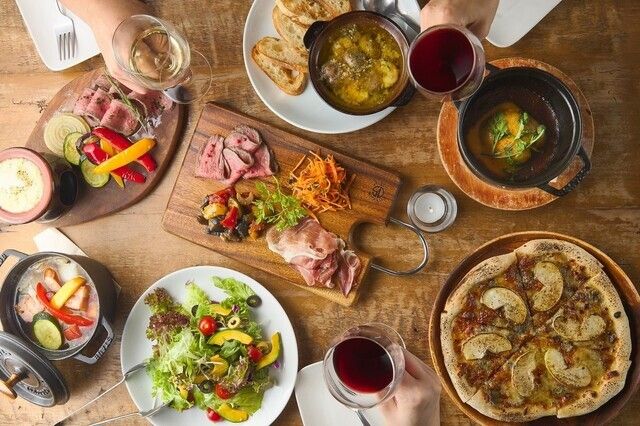 【ディナー】《お料理4品+パティシエ特製デザート付き！》食前にお好きなドリンク、食後にもコーヒー・紅茶付き！お野菜もしっかりとれ、ブランド鶏の大山鶏を使ったジューシーハーブチキンもついた、お食事からスイーツまでお楽しみいただけるコースです◎