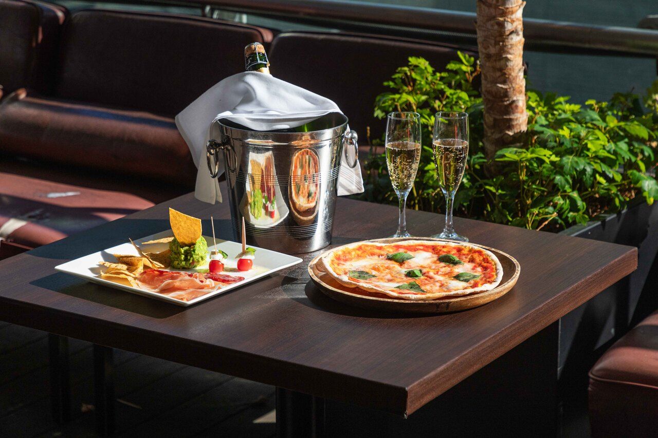 Enjoy the terrace for two: 2,500 yen per person (tax and service charges included)