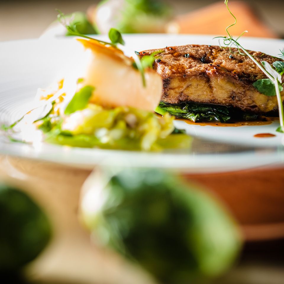 [Perfect for girls-only gatherings; comes with a sparkling toast] Great value only on weekdays! Enjoy appetizers, amuse bouche, soup, and roast Oyama chicken in all 5 dishes