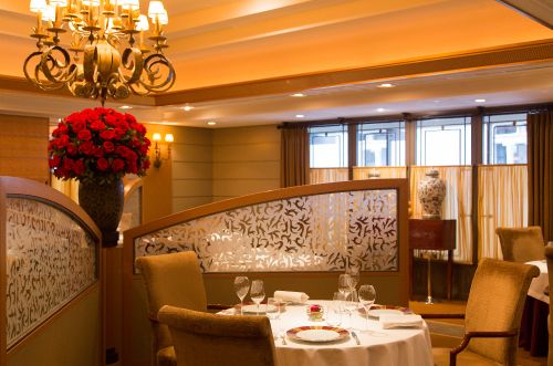 〔ディナー〕【LE MENU DE THIERRY】〈メインディッシュは和牛サーロインを堪能〉全4品のディナーコース