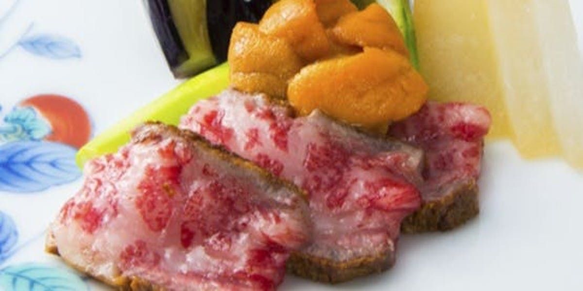 名物「仙台牛肩ロース炙り」、幻の牛すじ黒カレーなど全7品＋乾杯スパークリング