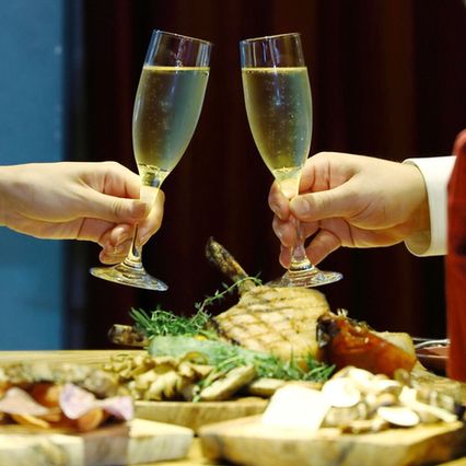 【週末限定】たっぷりチーズの一番人気！！『チーズリパブリック』と厳選シャンパンのホリデーランチコース【ウェルカムシャンパン付き！】