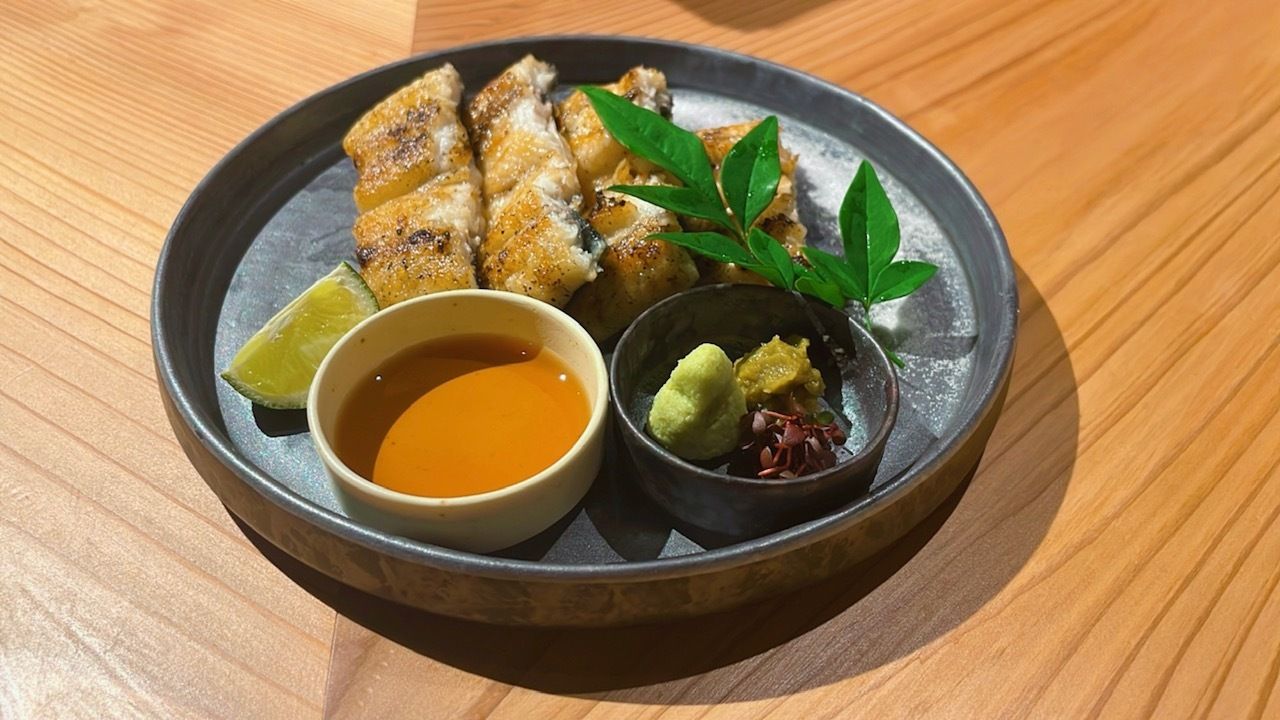  6600円（税込み）「串×鰻コース」全13品　サラダ×刺身×小鉢×串焼4種×肴×鰻白焼き〆