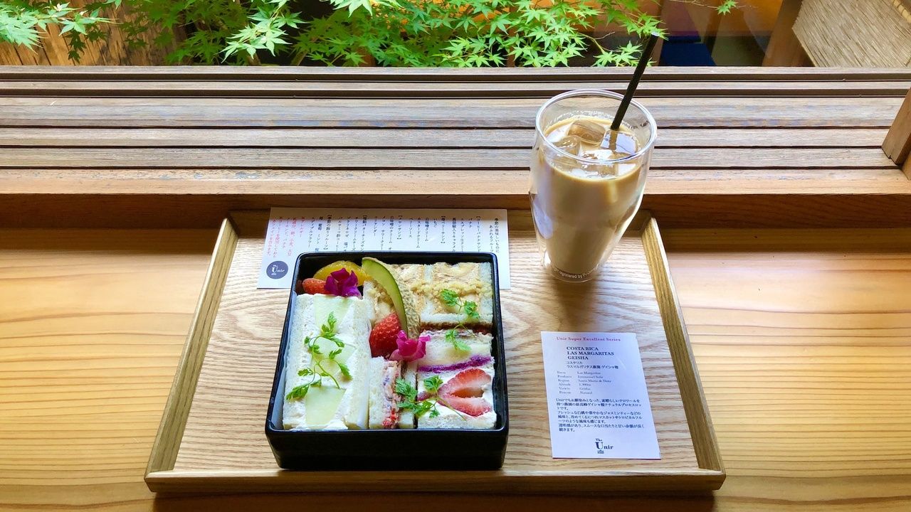 Seats + fruit sandwiches full of seasonal delicious food