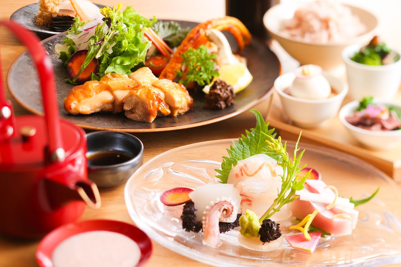 【土日祝限定ランチ】さんぽう御膳　季節の海鮮と但馬の鶏グリル