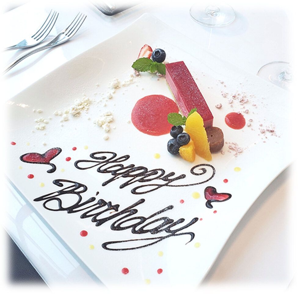 【高级周年纪念套餐】奢华使用终极食材，附带“Cheers Sparkling”和“特别周年纪念甜点”。