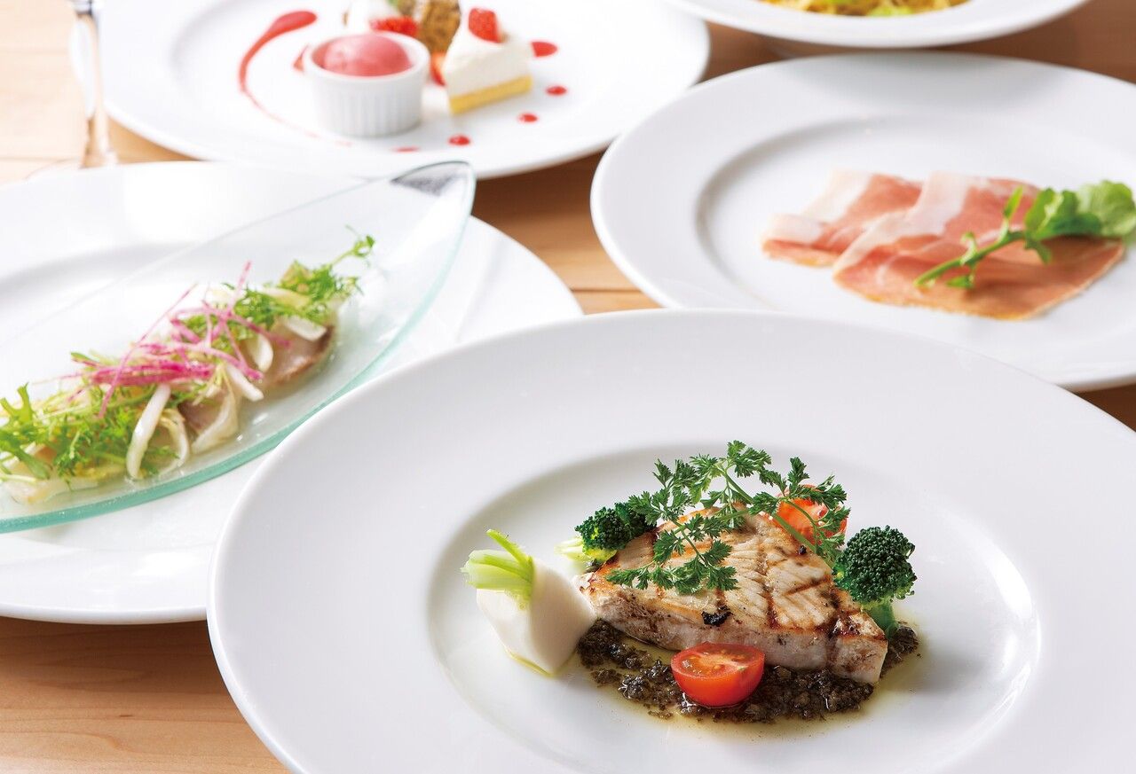 【4月　季節のシェフおすすめメニューを含むフルコース『ボルドー 』】前菜・パスタ料理・Wメイン・デザート盛合せ等全6品のコース