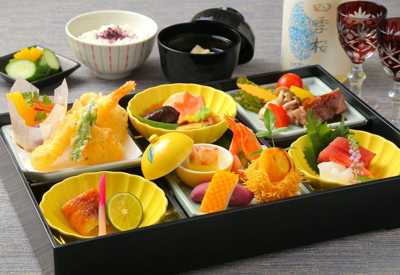 [Lunch in an elegant private room] Shokado bento ~Aoi~ (changes monthly)