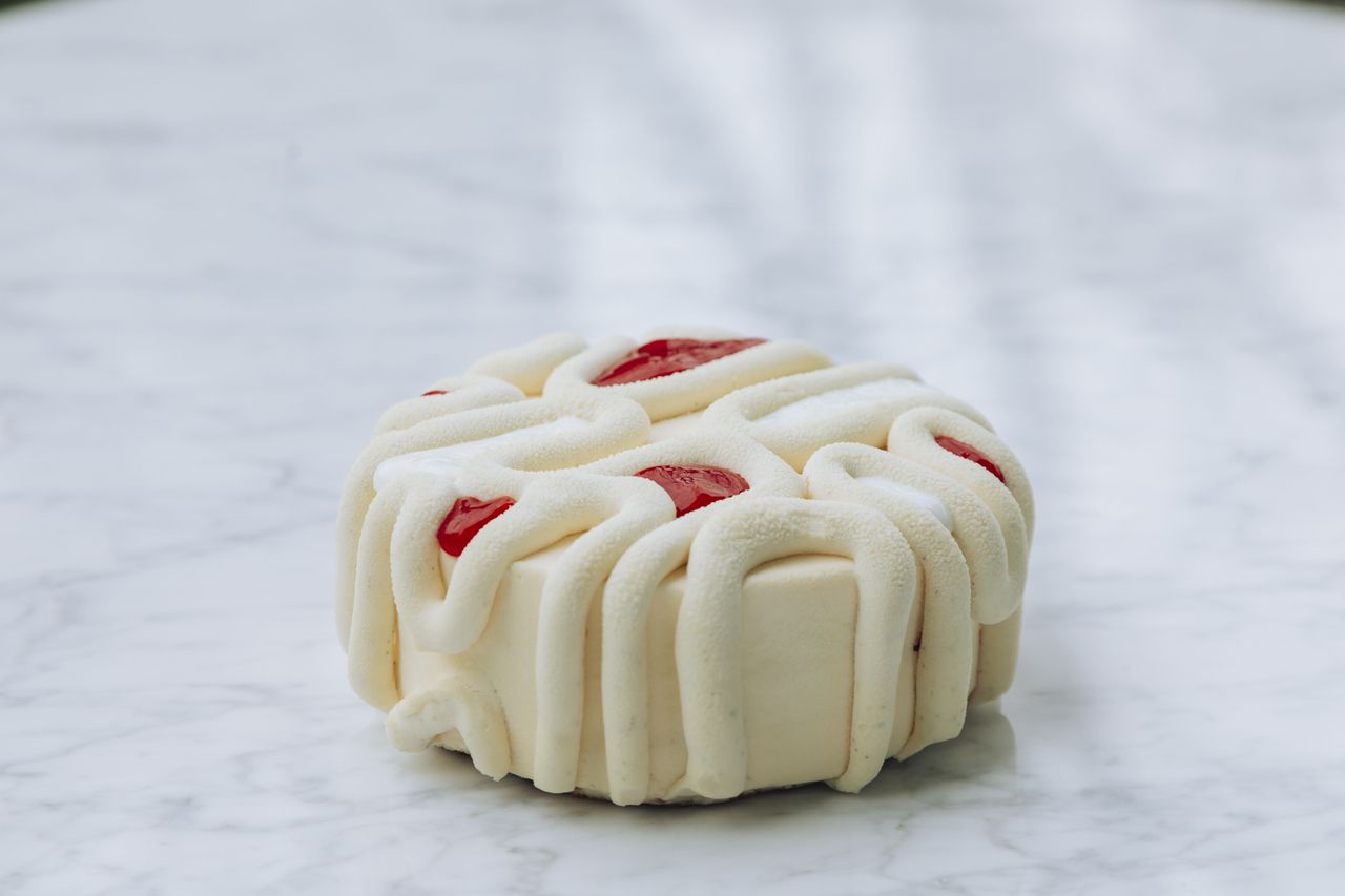 季節の果物を使ったケーキ　2名～4名様用