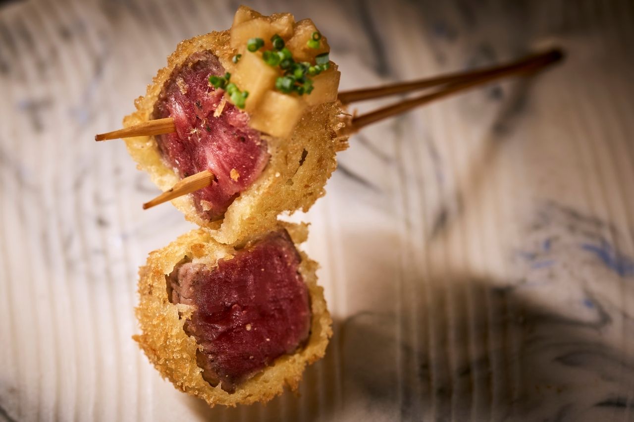 [คอร์สคุชิอาเกะและอาหารตามฤดูกาล] คอร์สแนะนำของเราที่คุณสามารถเพลิดเพลินกับอาหารตามฤดูกาลและเสียบไม้ที่ใช้วัตถุดิบตามฤดูกาล