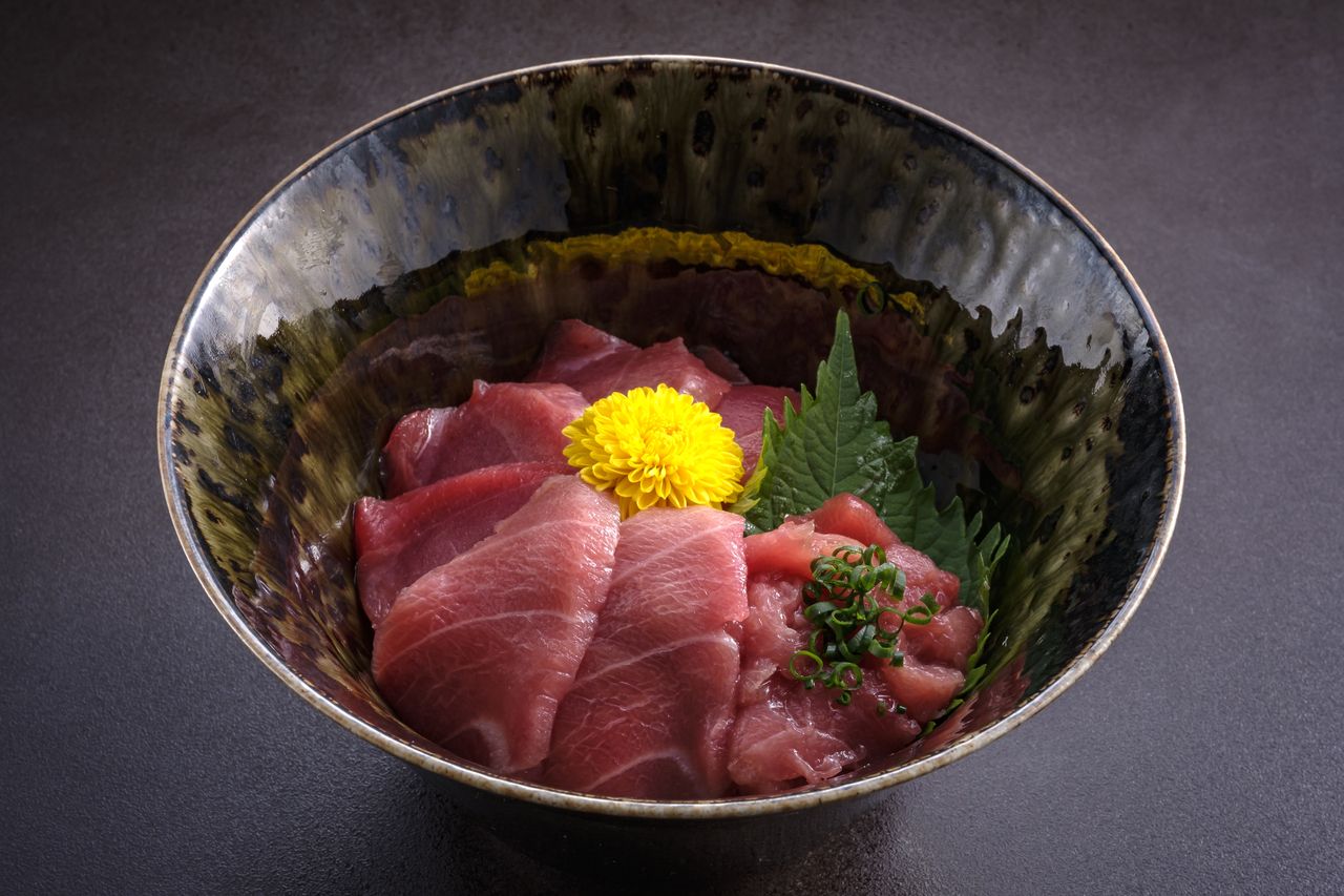 Specially selected bluefin tuna rice bowl