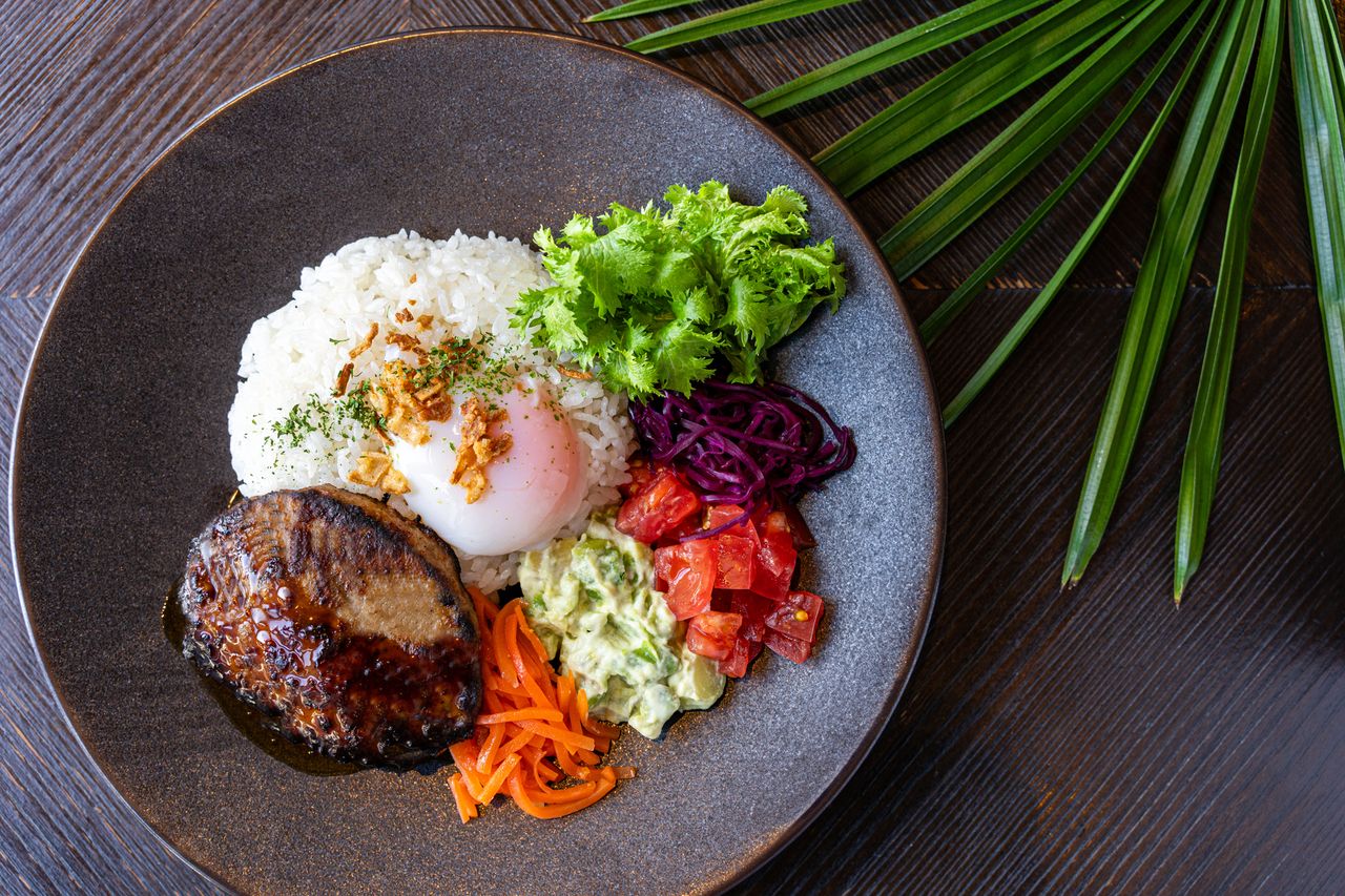 オフィシャルWeb限定最安値【ランチハワイアンテーブルシェア】ロコモコなどを楽しむ全5皿+ドリンクバー(平日限定)