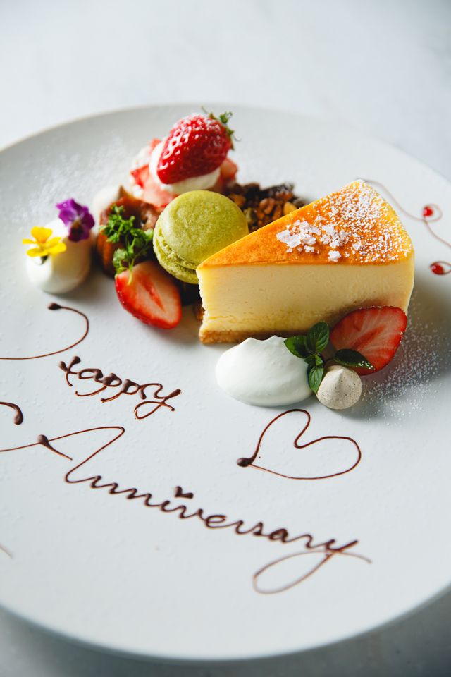 Lunch Anniversary [Toast with sparkling wine x message plate] A four-course meal with seasonal appetizers and a choice of main dishes