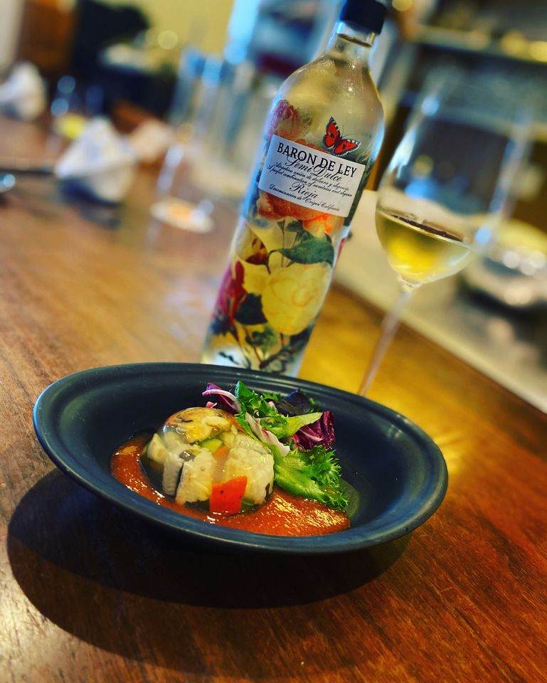 [菜單 A] 時令開胃菜、海鮮和肉類套餐 + 4 杯配菜 + 1 半杯僅供線上預訂