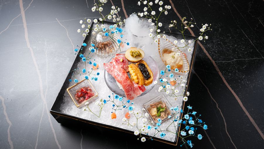 Plato ⭐Especial⭐: Sukiyaki de carne Omi con certificación A5, elaborado con algodón de azúcar, con 8 aperitivos