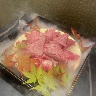 【A5랭크 인정 오미규 《도코스》]～스키야키・샤브샤브를 즐기는 특별 코스～