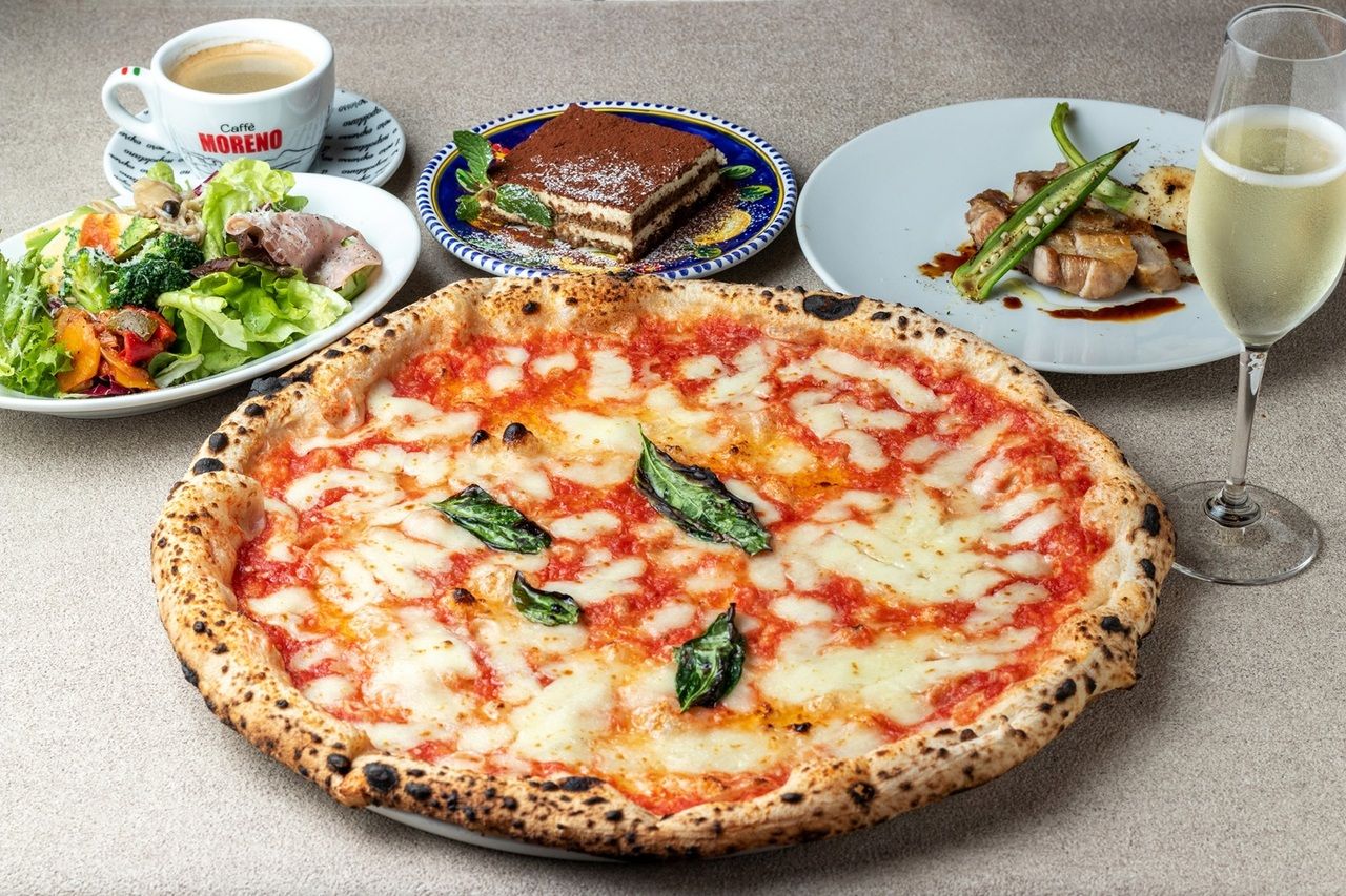 米歇爾午餐套餐 - 含飲料和各種開胃菜的吐司、披薩、主菜和 4 道甜點 -