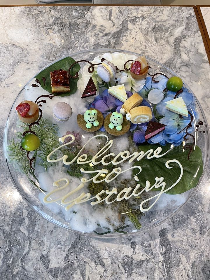 主廚特別套餐 + 招牌菜色：開胃菜、湯、主菜和甜點（共 4 道菜）