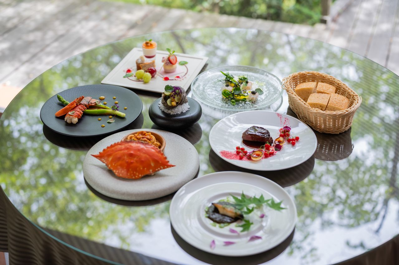 【New! Lunch Speciale】徳島産牛や天然鮑、鳴門産渡り蟹など贅沢コース