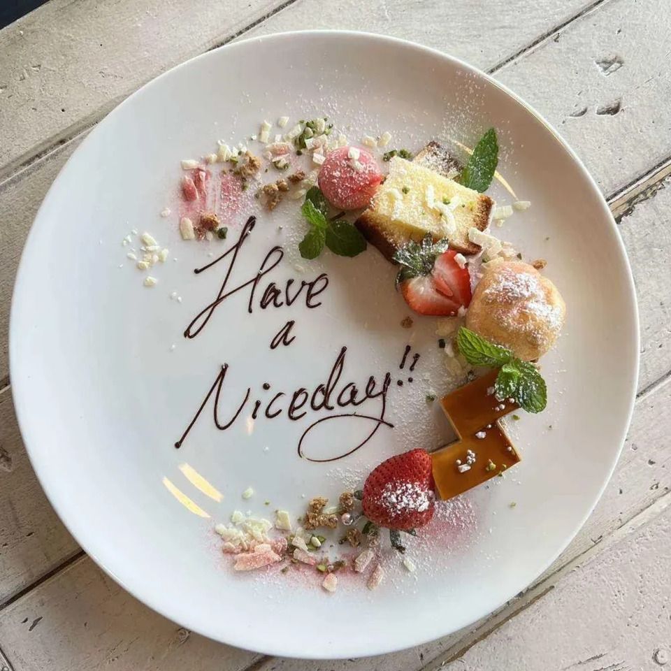 土日祝【ハレの日使いにもおすすめ】当日選べるメインのデリ風ランチ+フリードリンク+デザートプレートでサプライズ演出