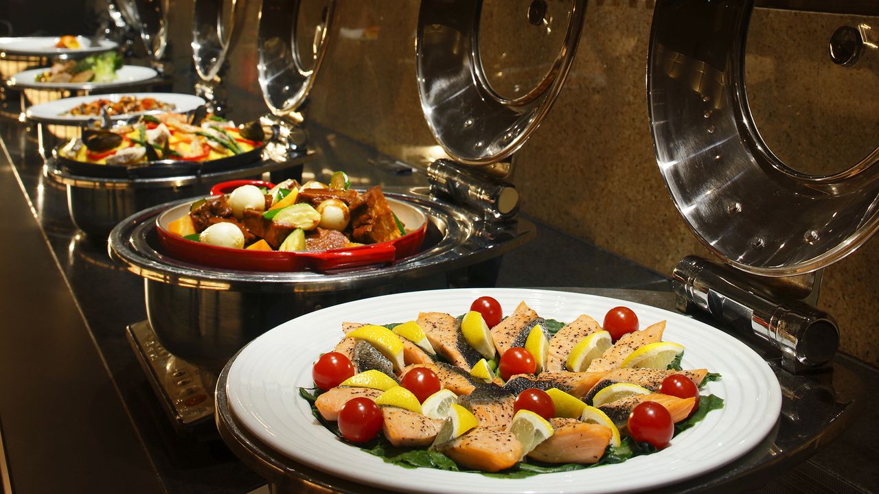 Lunch buffet (adults on holidays)