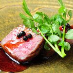 เมนูนี้ใช้วัตถุดิบตามฤดูกาลจาก 24 ฤดูกาล และเนื้อวัวที่คัดสรรมาอย่างพิถีพิถัน