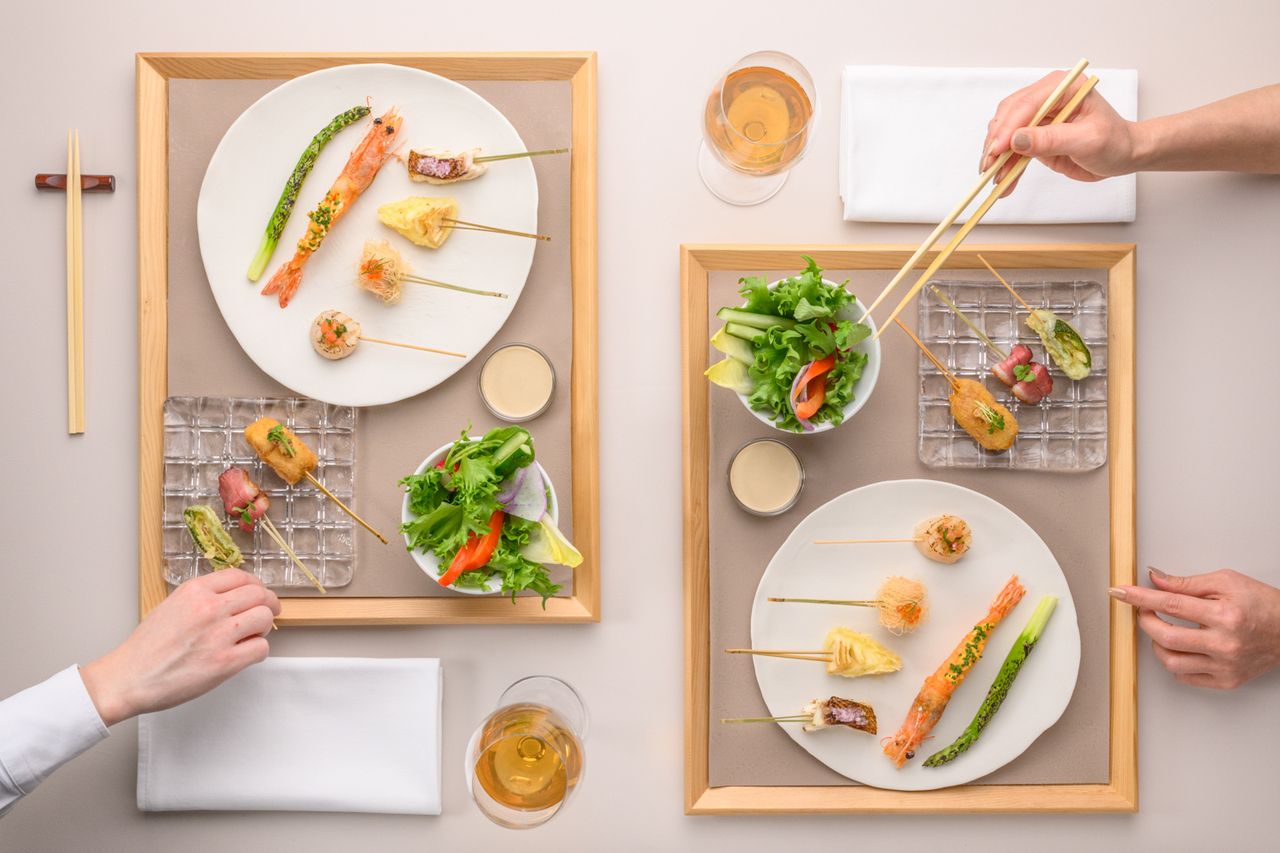 [Main: Today's special] A course that includes a main dish and dessert