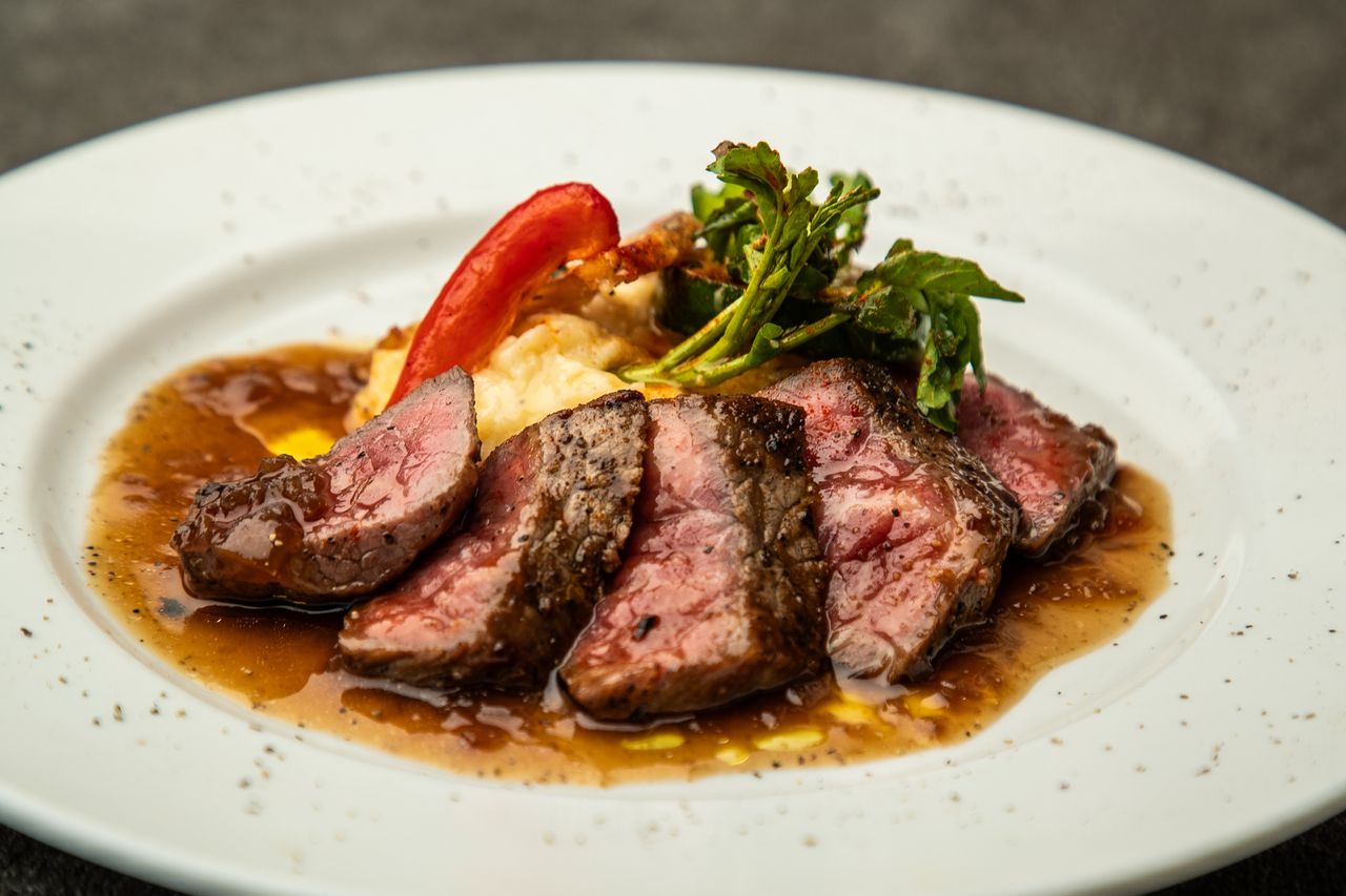 [Weekday Lunch] Standard lunch course with choice of main dish, dessert and cafe included + all-you-can-drink for 2,500 yen