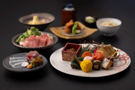 【一人ひと鍋】黒毛和牛すき焼きとふぐ会席　11,000円