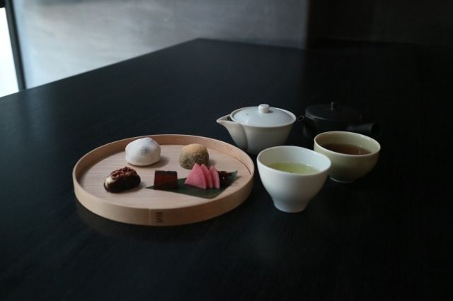 お茶2種と和菓子3種