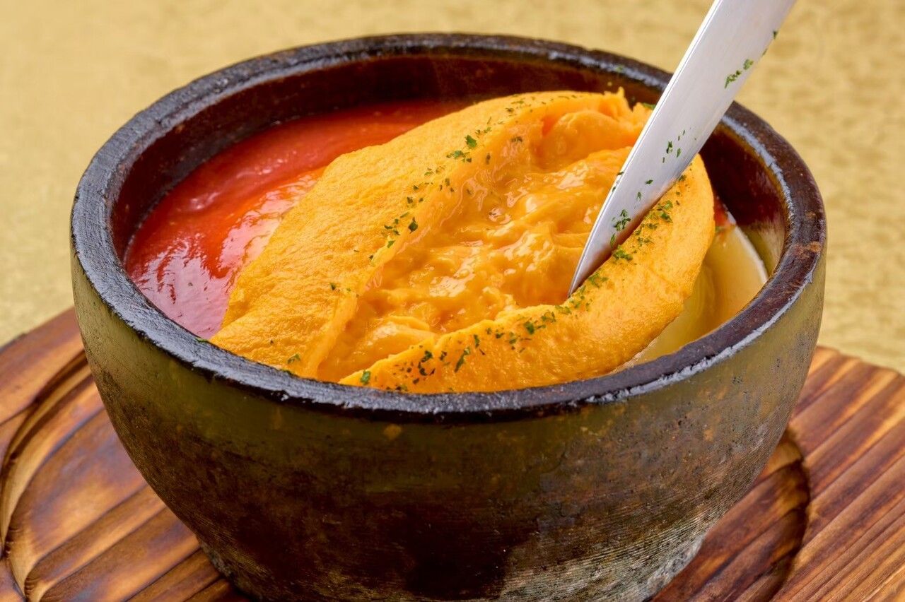 [THE Shinjuku Ushimitsu Course] This course allows you to enjoy Ushimitsu from start to finish. We offer Wagyu sweet shrimp yukke, seasonal pie caviar yukke, a brioche cutlet sandwich made with carefully selected fillet, and fluffy, tender "stone-grilled" beef omelet rice!