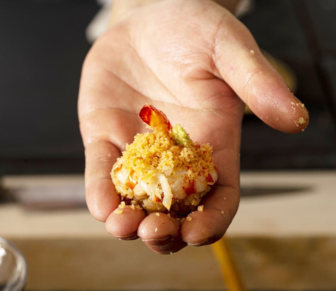 Chef's choice: 5 appetizers and 10 nigiri sushi