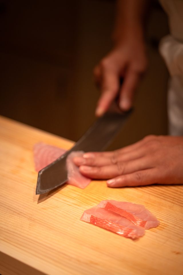 【午餐/晚餐】共17道菜，包括握壽司和小吃