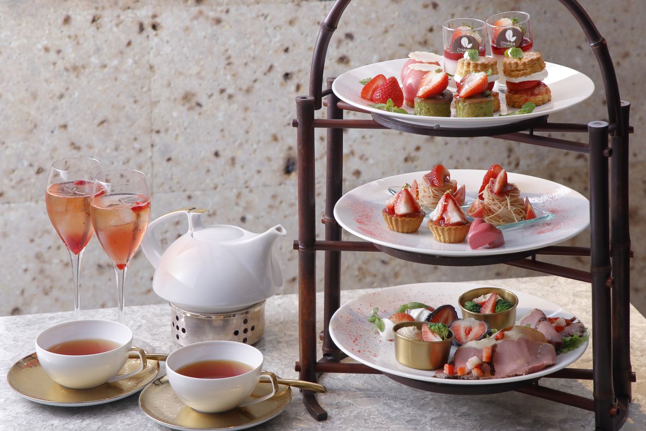 Strawberry Afternoon Tea + 90 minutes free flow