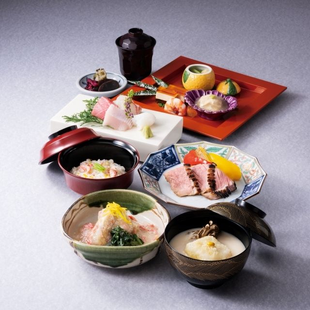 12月【気軽に楽しむ】謝恩懐石　「寒椿」