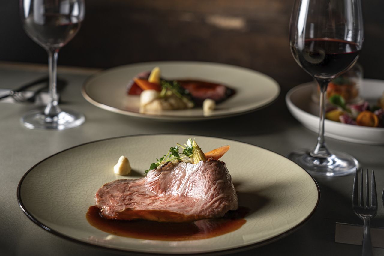 【2時間プレミアム飲み放題】ちょっと贅沢なご宴会に！ボトルワイン含め75種類以上のドリンク！氷温熟成牛とハーブチキンのグリルミストがメインの特別コース ～Luce～　6,000円