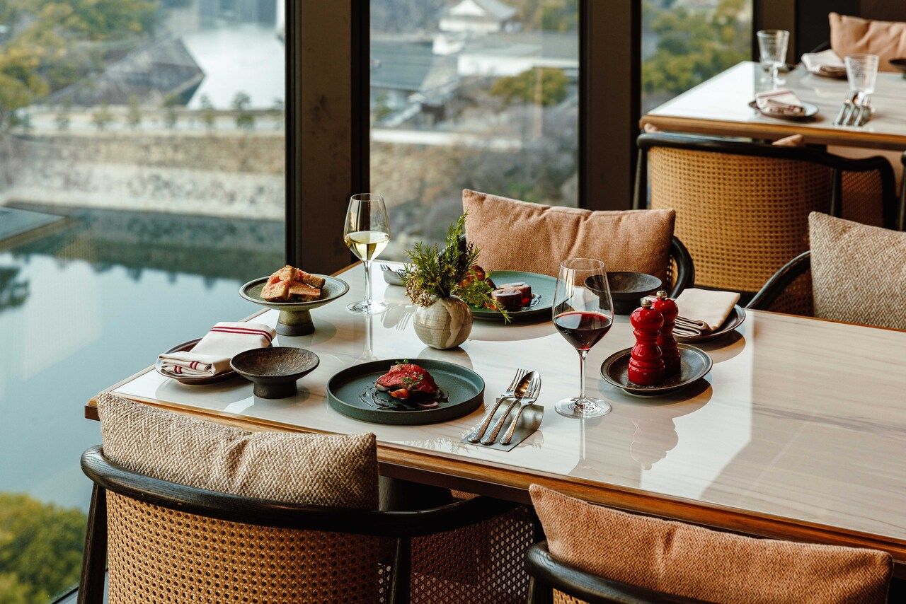 Choose from 15 prix fixe courses (3 dishes) including appetizers, main dishes, and desserts