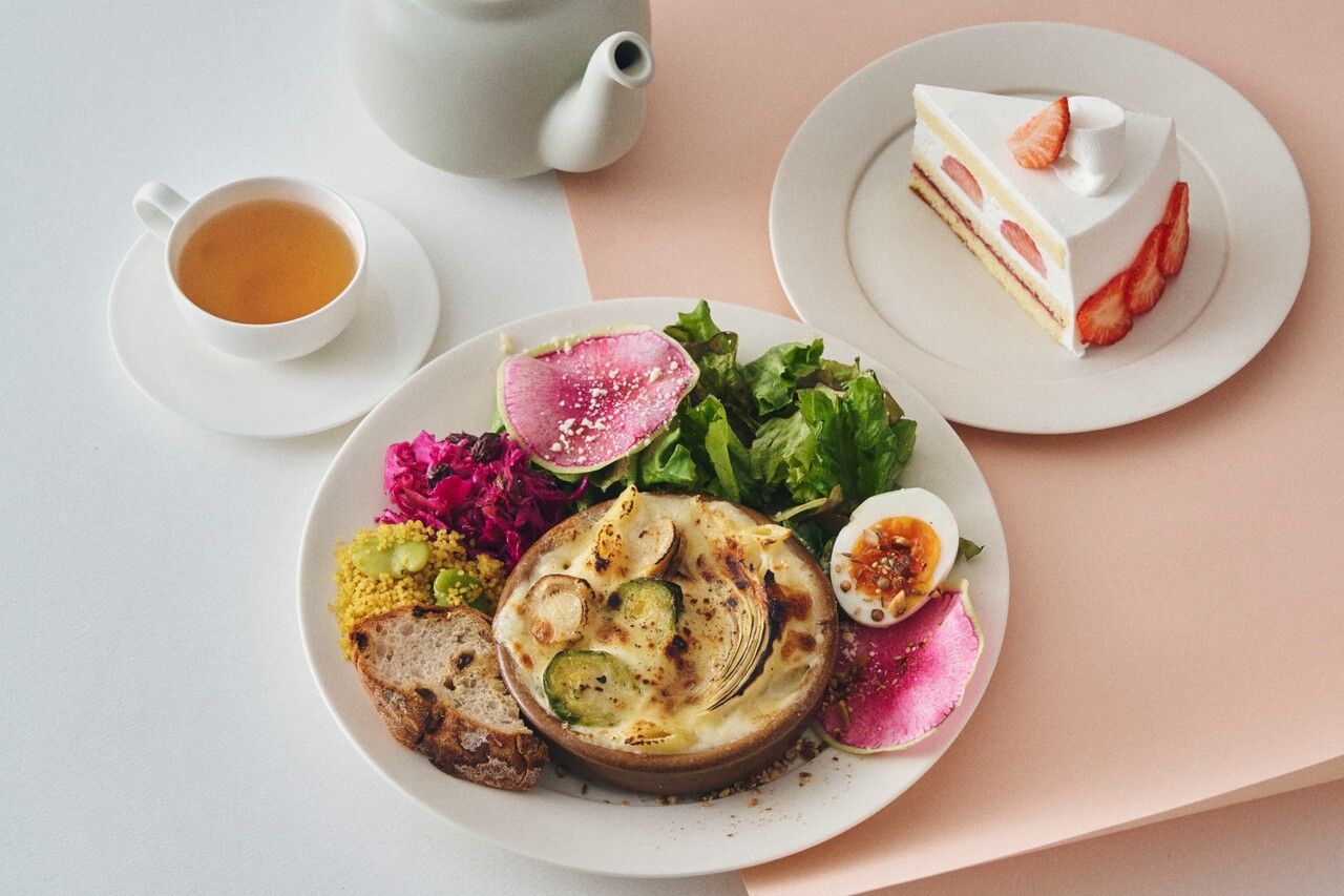 [Special Lunch with Dessert & Drink] Baby Scallops, Brussels Sprouts, New Onion and White Ginger Gratin