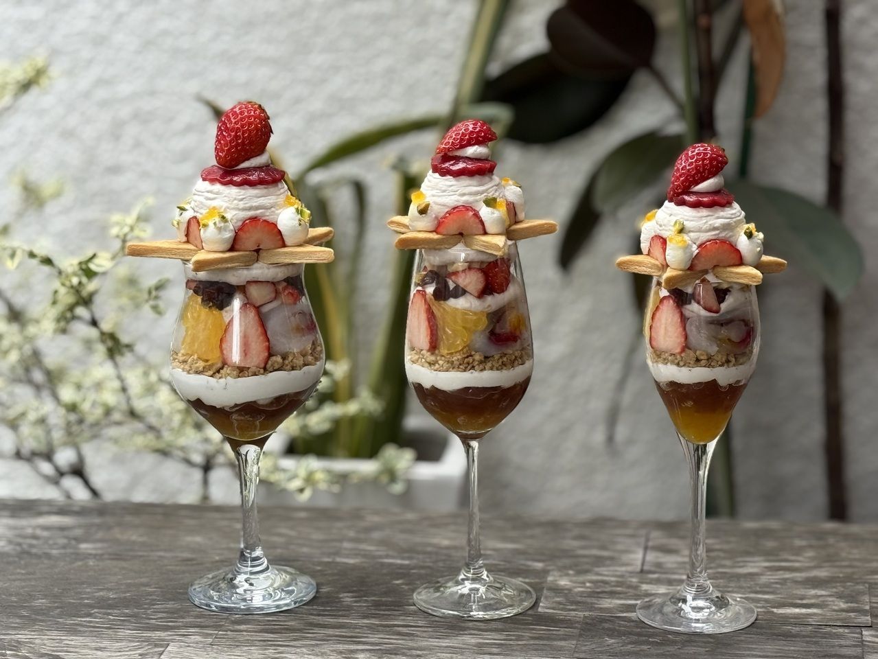 イチゴと紅八朔のパフェ (クープ)