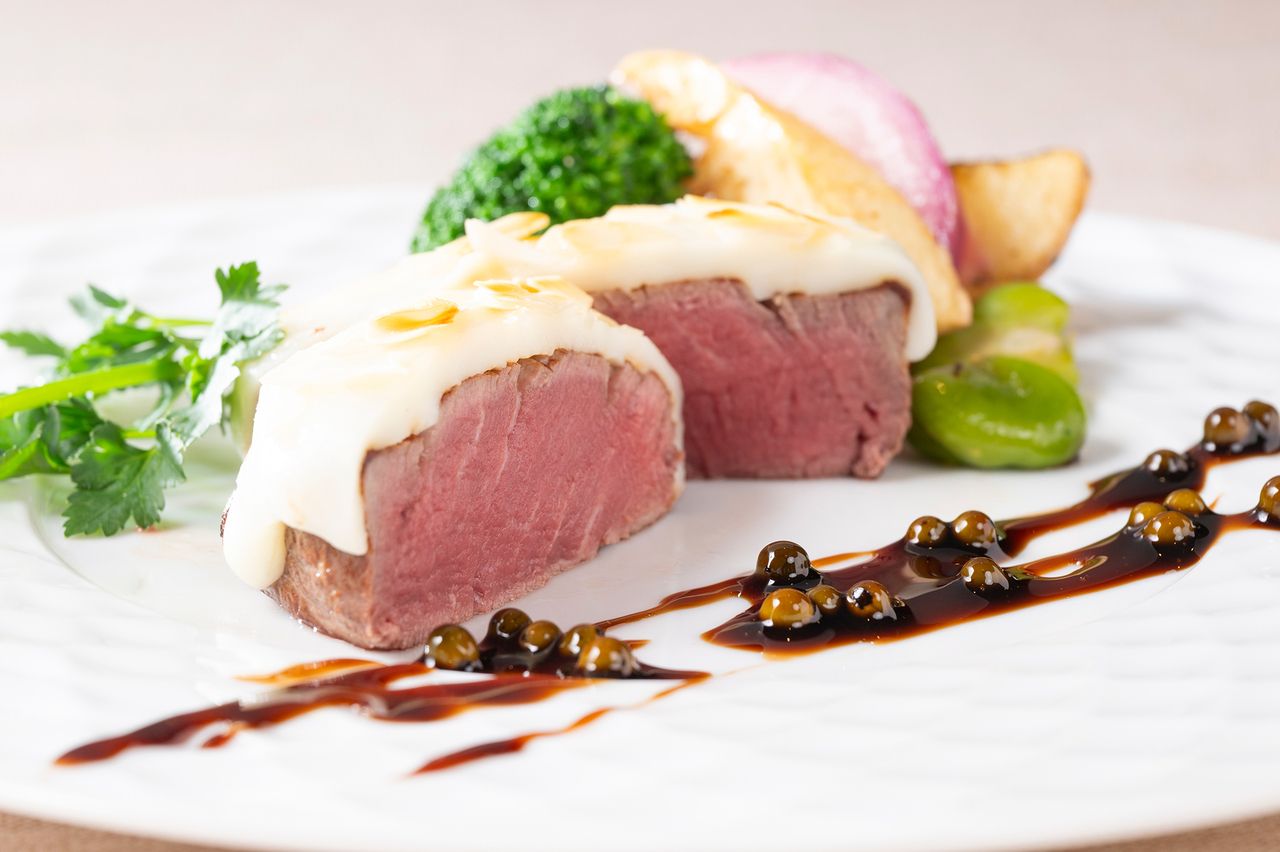 牛フィレ肉のロースト　サラダ、スープなど全4皿