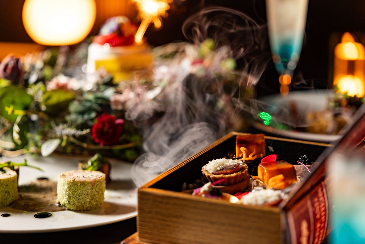 【리치 생일 코스】 소중한 분의 추억에 남기는 북형 오드불과 플라워 리 스케이크 & 탄생석 칵테일 첨부 기념일 플랜