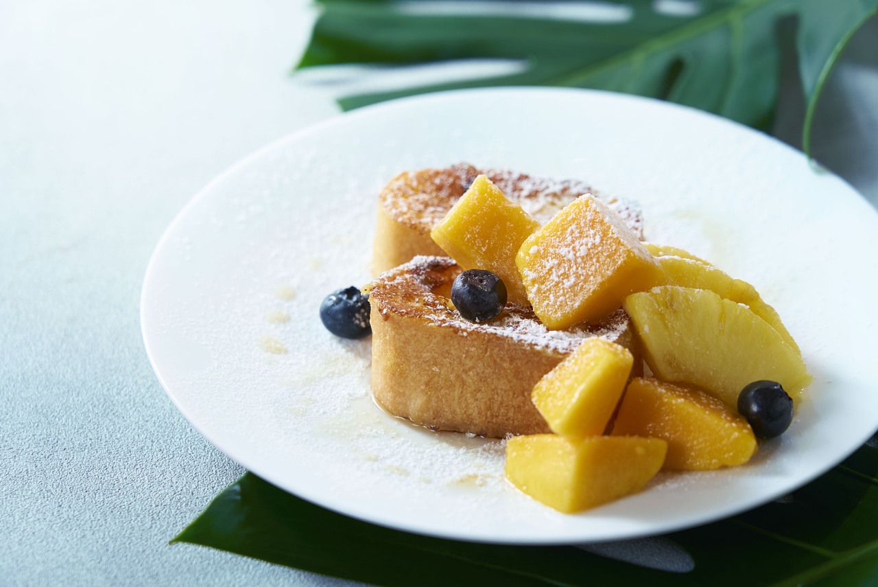 "ALOHA" Hawaiian weekday lunch buffet + choice of complimentary drink