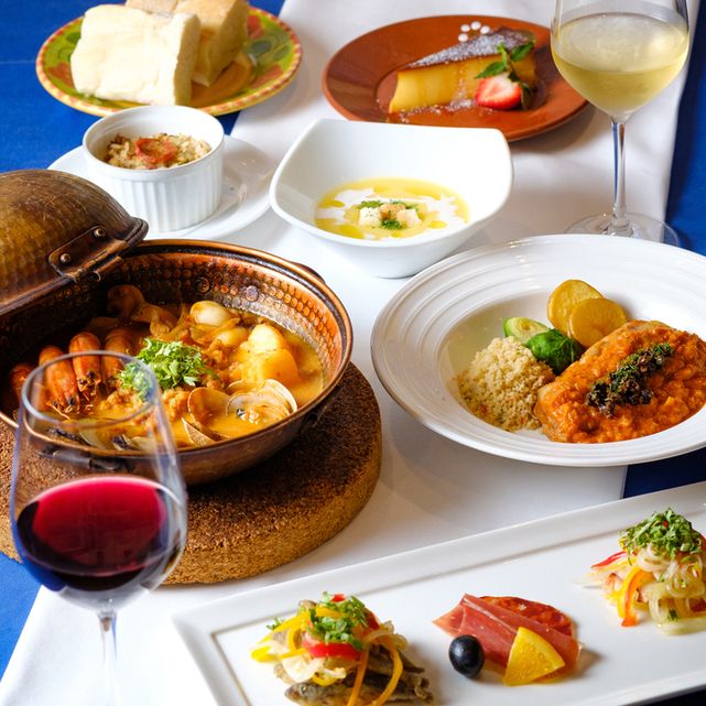 【ディナー】　【ショートカタプラーナコース】　前菜は沢山の種類をちょっとずつカタプラーナ鍋の魚介のスープ