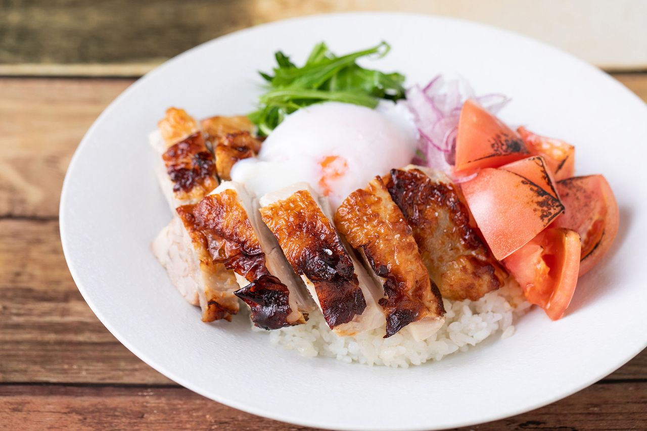 ～熊本の魅力を一皿に～大阿蘇どりの洋風親子丼（スープ付き）
