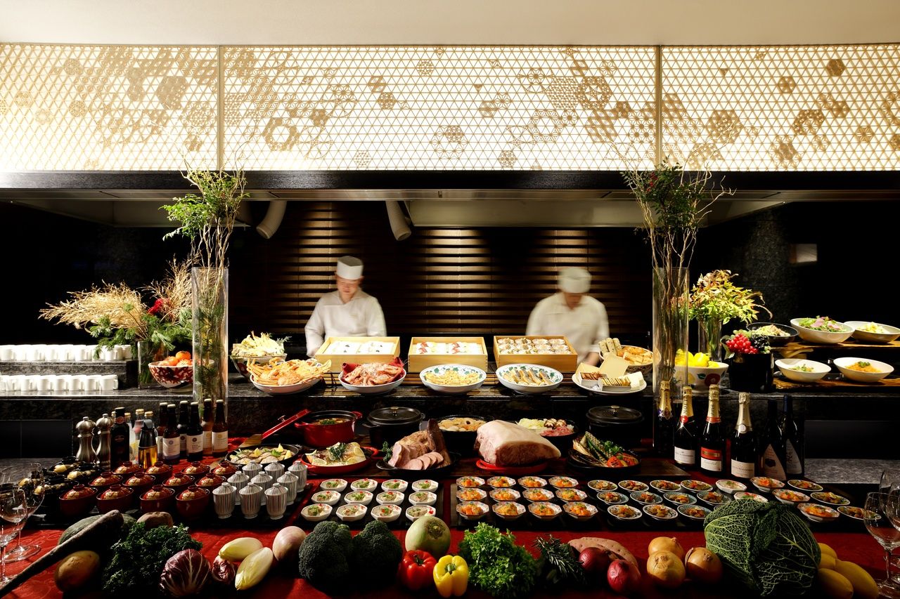 Premium Dinner Buffet - Enjoy carefully selected meats and seafood, the bounty of Kanazawa, to your heart's content.