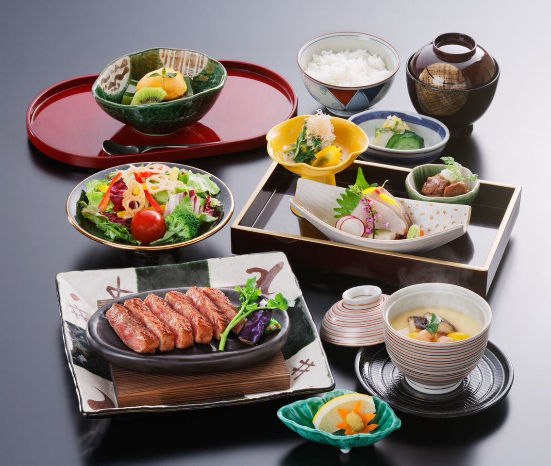 Grilled steak set for lunch（High Quality Beef 80ｇ）￥7,920