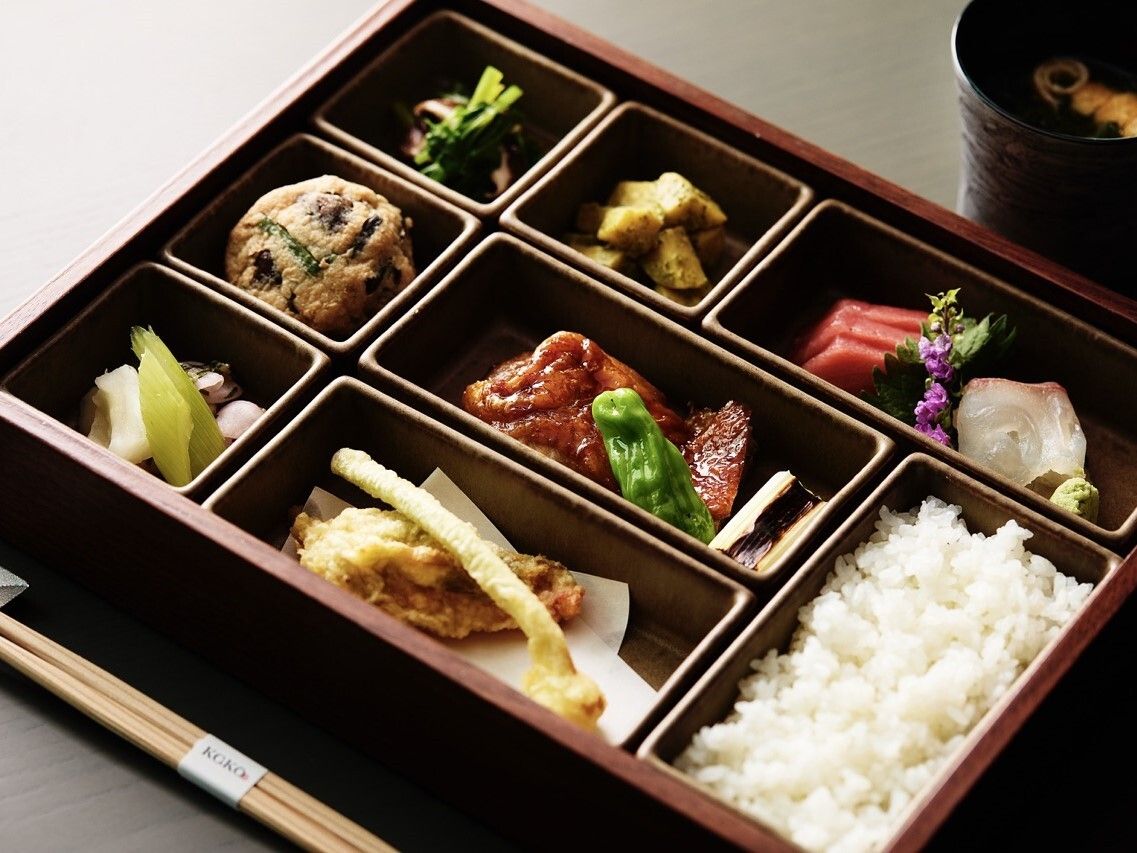 【季節の箱膳】主菜を3種類から選べる、華香特製御膳＋ワンドリンク